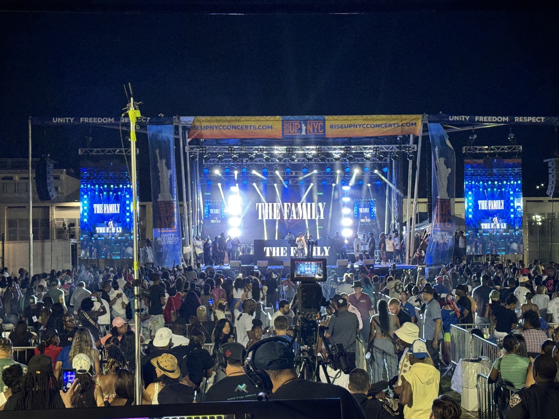 Live bands and performers